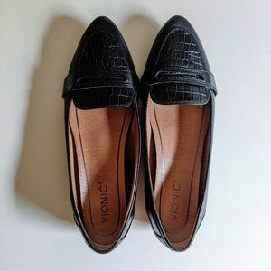 Vionic Savannah Pointed Ballet Flats in Black Croc